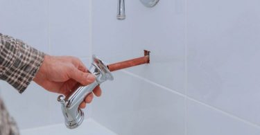 how to replace a bathtub faucet