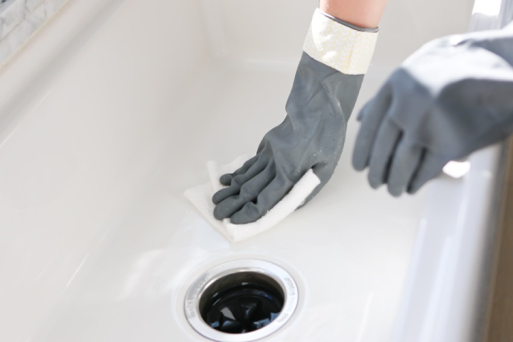 Fireclay sink cleaning