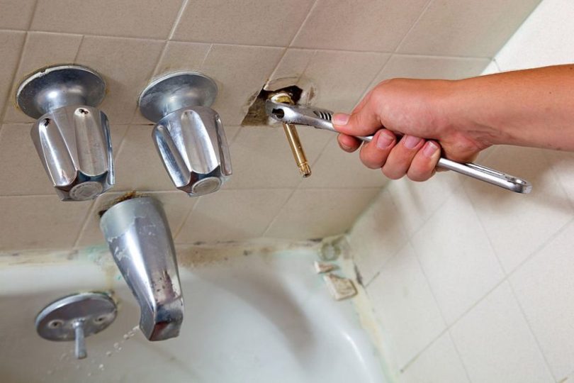 Fix a Leaky Bathtub Faucet : Step-by-Step